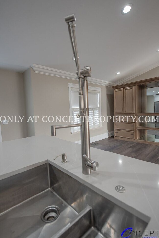 Building Photo - Attractive 4 Bed 3 Bathroom Home: Backing Park - 2 Car Garage