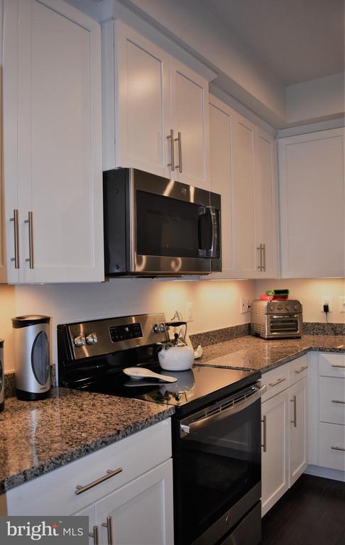 Building Photo - 4711 Crest View Dr