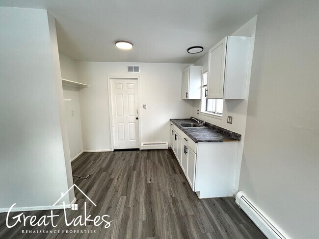 Building Photo - Charming 3 Bedroom 1 Bathroom now available for rent