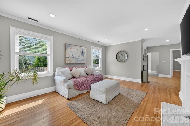 Building Photo - 3920 Haven Dr