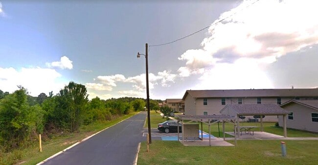 Building Photo - 522 Oak St