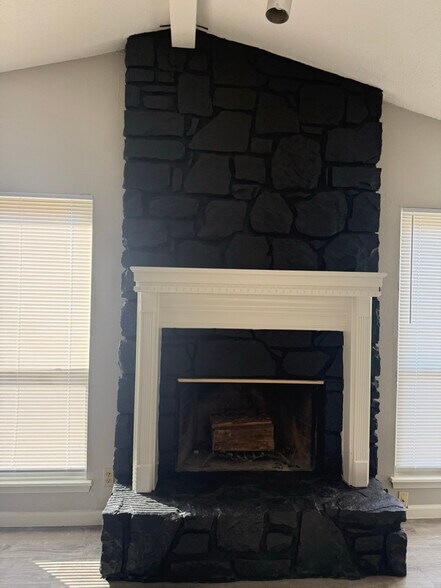 Building Photo - 1716 N Butternut Ave