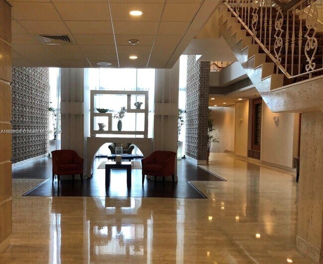 Building Photo - 2899 Collins Ave