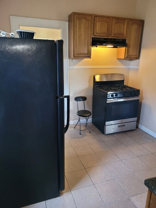 Building Photo - 24 Valley St