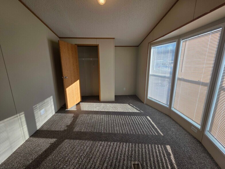 Building Photo - 4461 Beechwood St