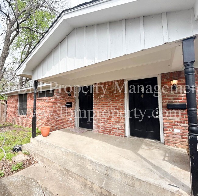 Building Photo - 106 S Kaufman St