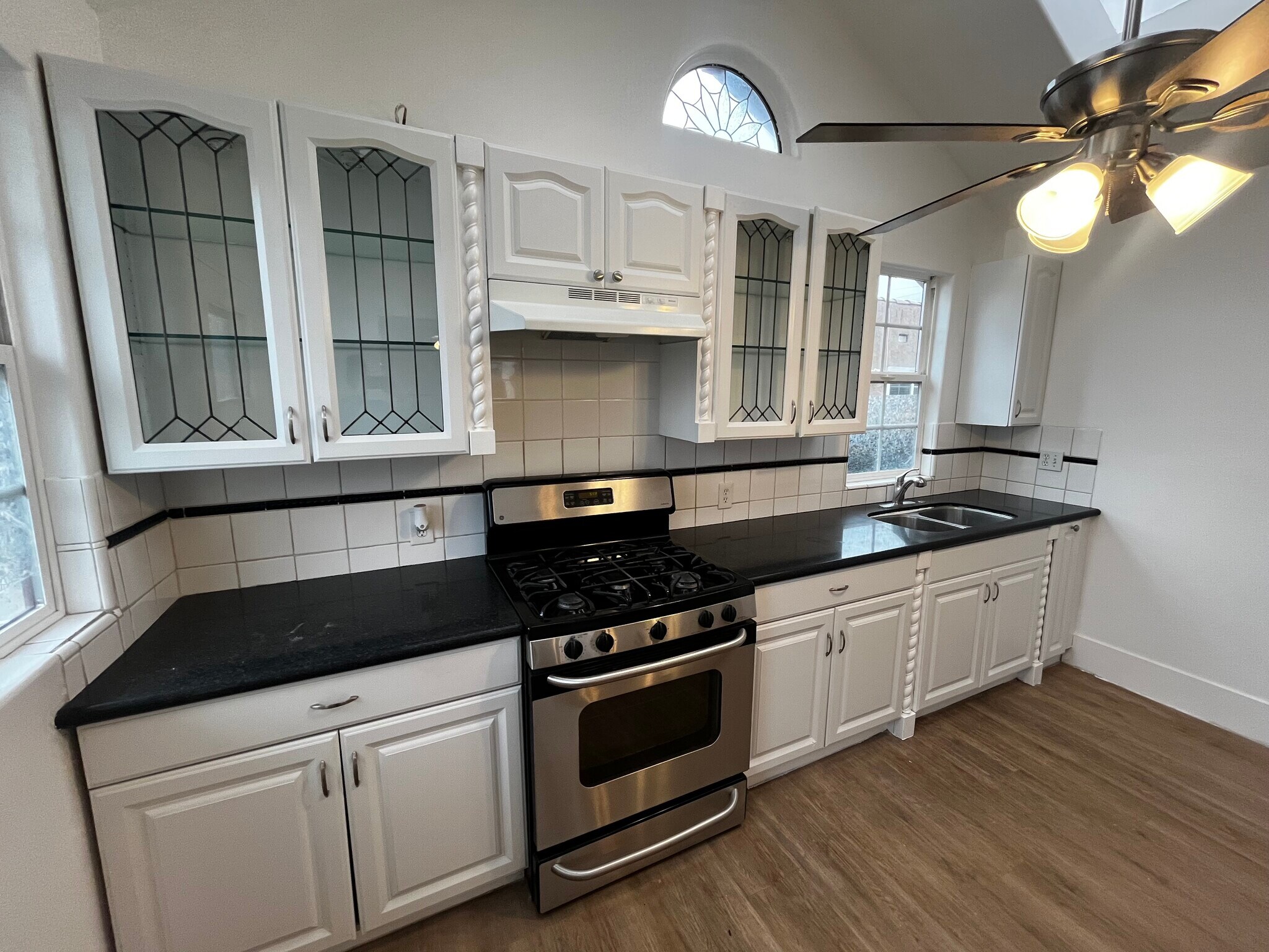 Building Photo - 201 E Eagle St