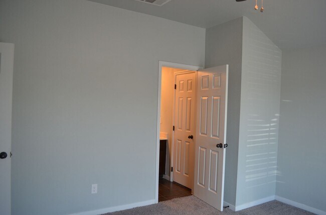 Building Photo - 2002Tru