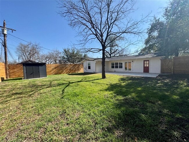 Building Photo - 1304 Hillcrest Dr