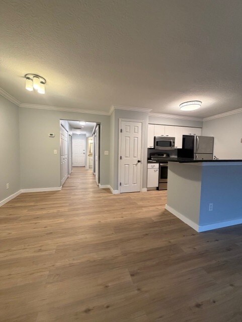 Building Photo - 5 W Lincoln St