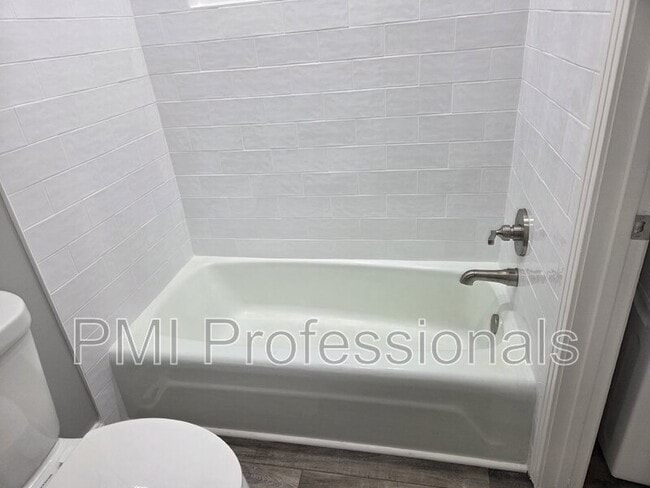 Building Photo - 2929 Selena Dr