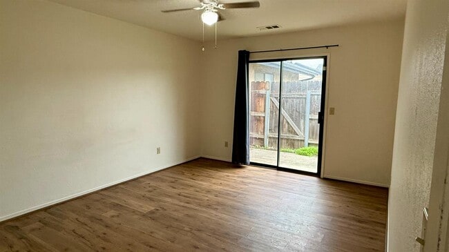 Building Photo - 2423 Knowlwood Dr