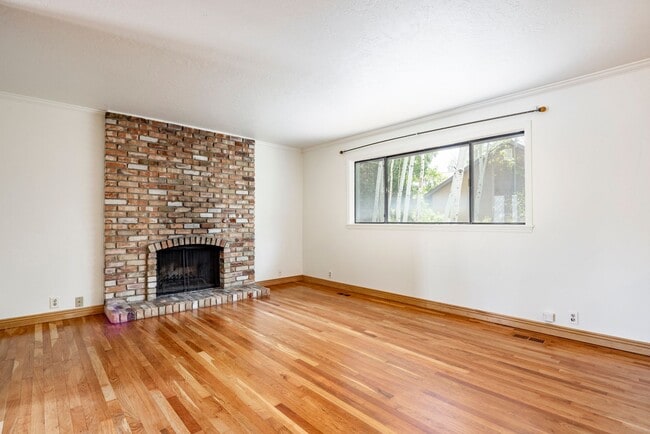 Building Photo - Tranquil Park Meadows Escape with Large Pr...