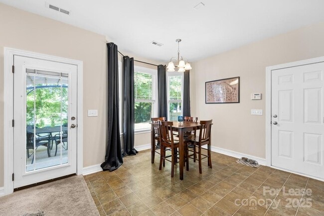 Building Photo - 18810 Coachmans Trace