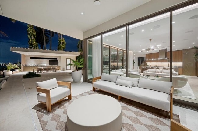 Building Photo - 424 W Rivo Alto Dr