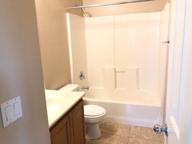 Building Photo - 3640 E Carisbrook Dr