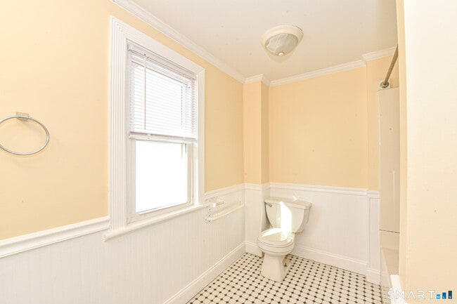 Building Photo - 6 Springdale St