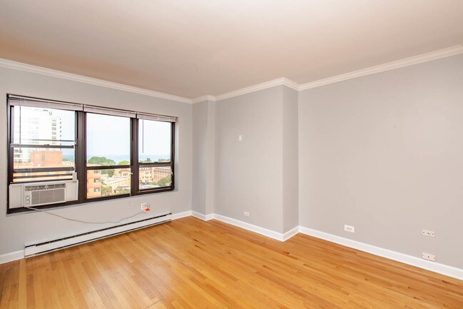 Building Photo - 732 W Bittersweet Pl