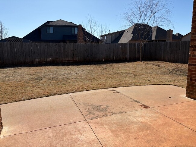 Building Photo - Large four bedroom home in Edmond