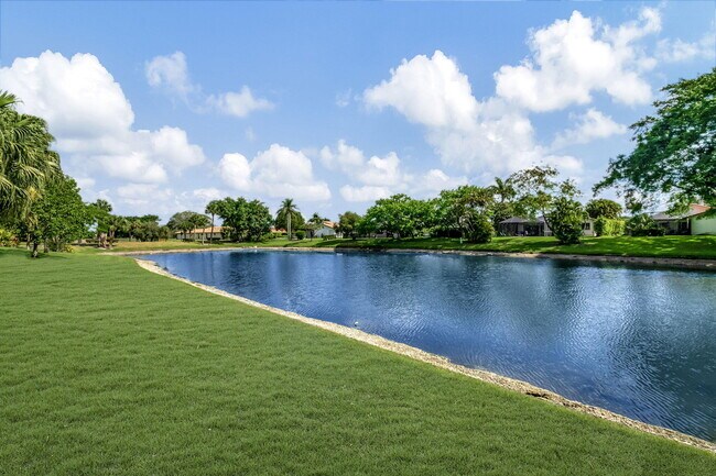 Building Photo - 10204 Camelback Ln