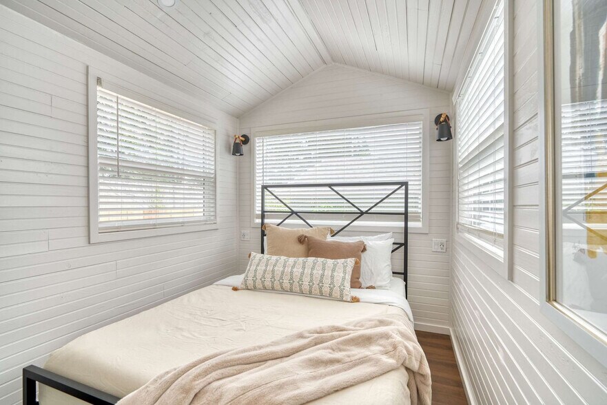 Building Photo - 4128 N Montana Ave