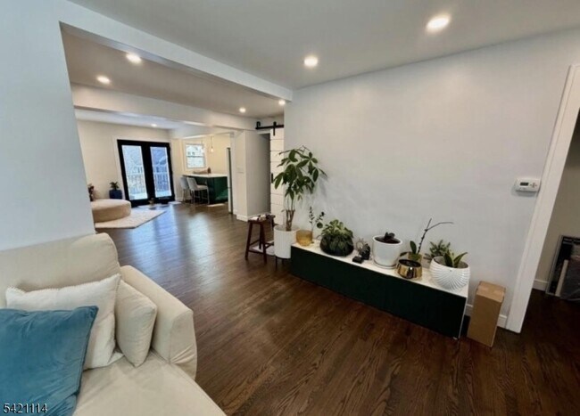 Building Photo - 321 Minute Arms Rd