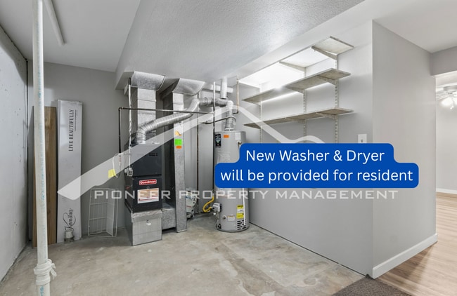 Building Photo - Renovated 3-Level 2BR Townhouse w/ Garage ...