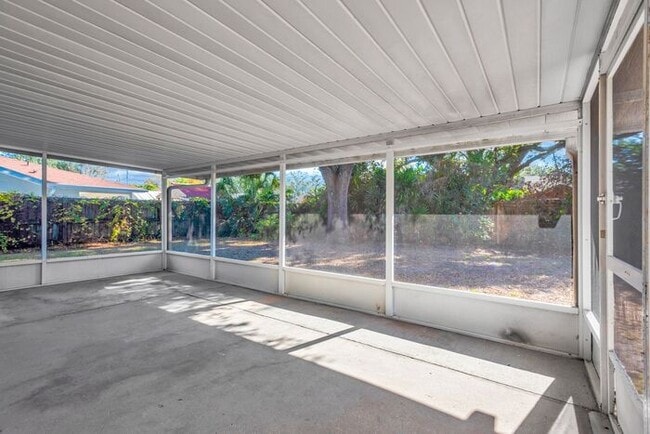 Building Photo - 3Br 2BA Home in Brandon, FL - New Paint and Carpet