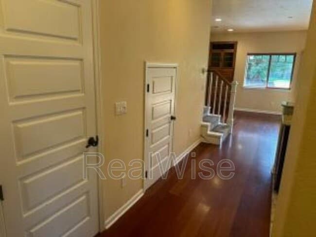 Building Photo - 1709 SE Softwood Way