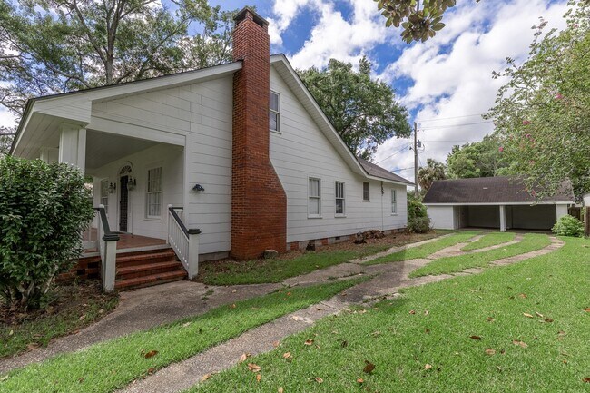 Building Photo - 215 W Jessamine Ave