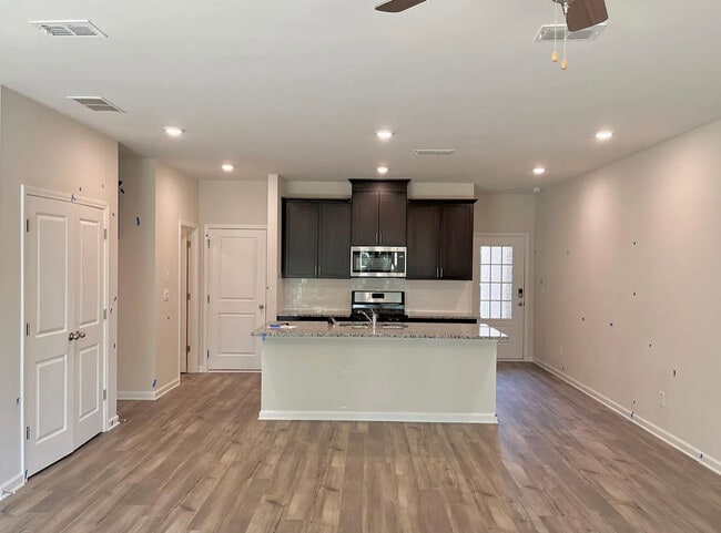 Building Photo - 1635 Villageside Ct