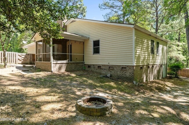 Building Photo - 24 Spring Lake Dr