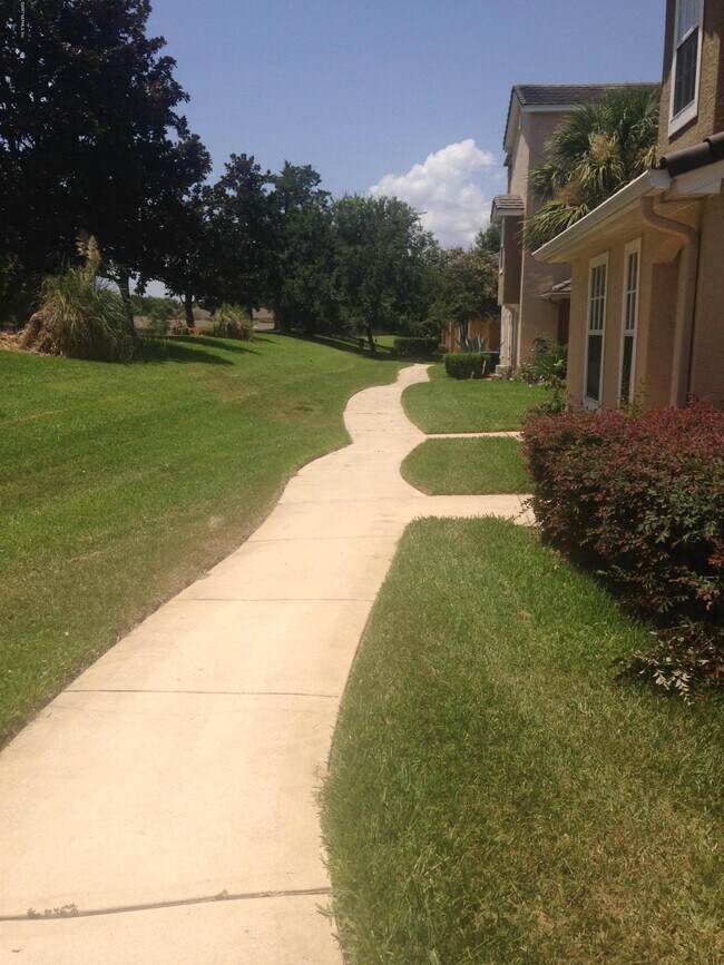 Building Photo - 10075 Gate Pkwy N