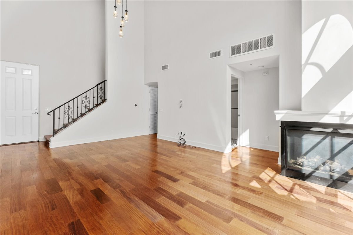 Building Photo - 851 N San Vicente Blvd