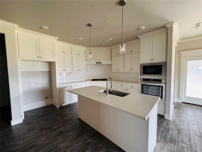 Building Photo - 1421 Hickory Trl