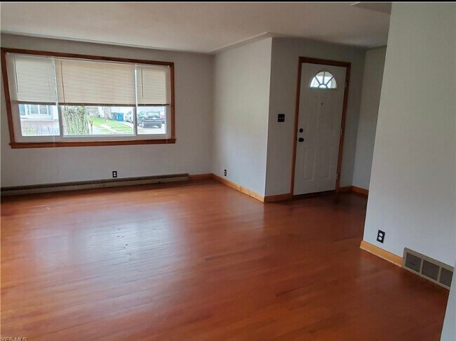 Building Photo - 963 Roberts St