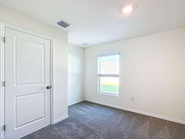 Building Photo - 5 Bedroom Rental Home with Large Backyard in Ocala Crossings!