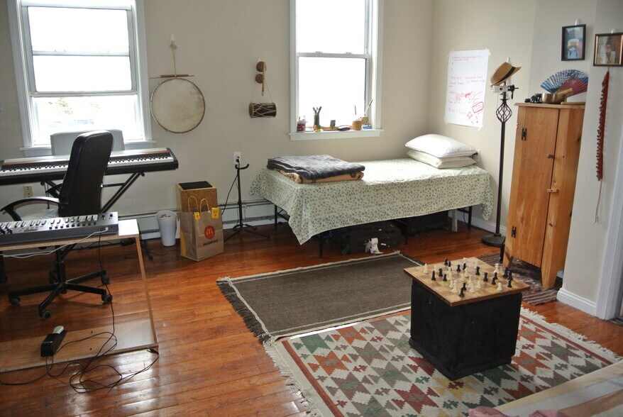 Building Photo - 453 Cambridge St