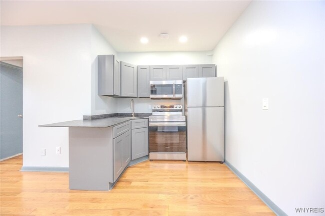 Building Photo - 530 Main St