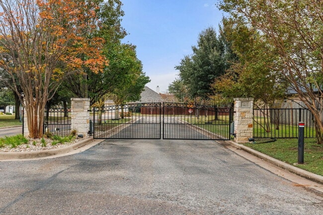 Building Photo - 19 N Shore Cir