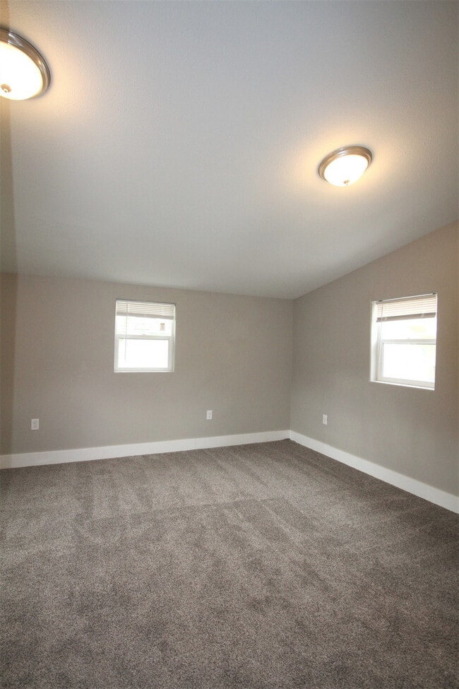 Building Photo - Classy 3BD/2BA House - Spacious Bedrooms, ...
