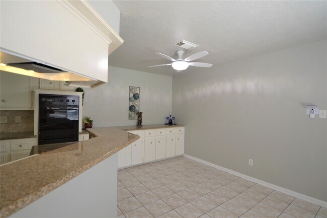 Building Photo - 15927 Tumbling Rapids Dr