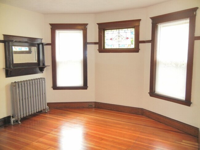 Building Photo - 8 Pleasant St