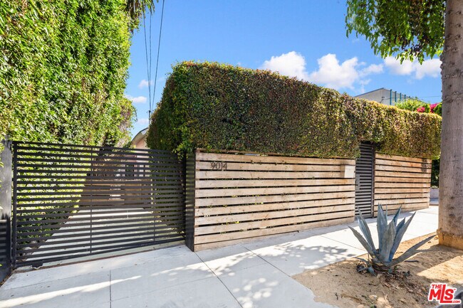 Building Photo - 9014 Harratt St