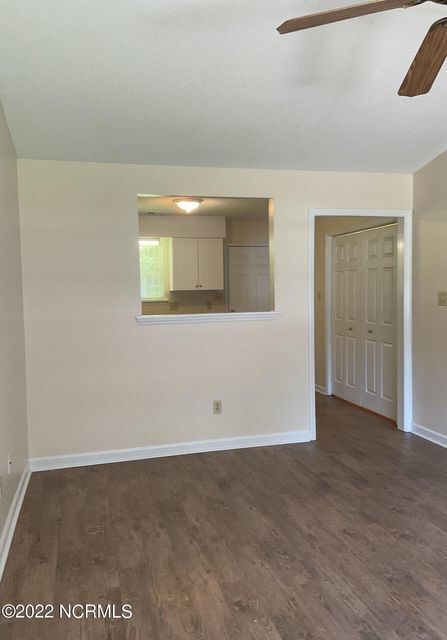 Building Photo - Two Bedroom Duplex Located In Midway Park!