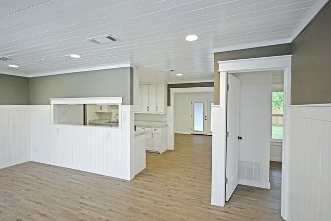 Building Photo - 442 Rothe Loop