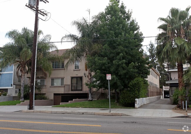 Primary Photo - Gold One Apartments Gate Phone