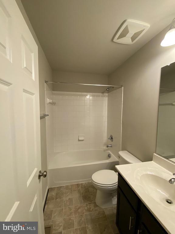 Building Photo - 113 Gristmill Ct