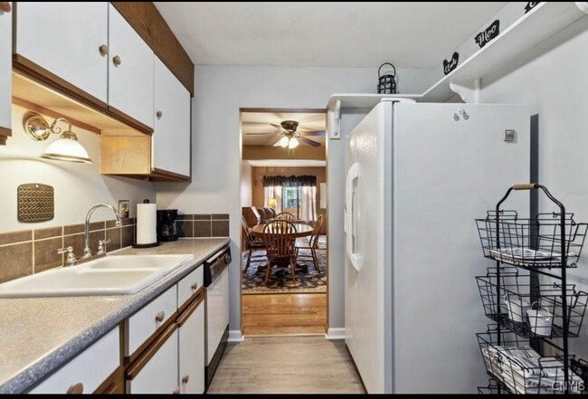 Building Photo - 8253 Honeysuckle Dr