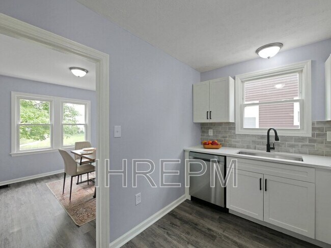 Building Photo - 315 S Southampton Ave